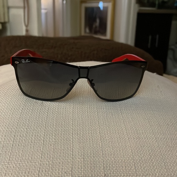 Ray-Ban Sunglasses - Picture 9 of 9